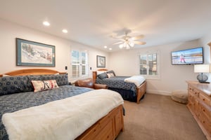With two queen beds, plenty of natural light, and warm wood furnishings throughout, this generously sized bedroom ensures every guest sleeps soundly. Resort Plaza 5034 is an ideal Park City lodging ch