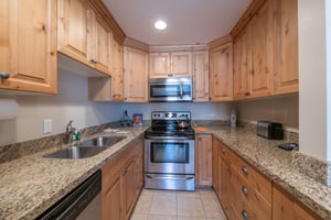 Resort Plaza 5064 takes the guesswork out of meal prep with a thoughtfully designed kitchen that combines warm wood cabinetry, quality appliances, and ample counter space, making this Park City lodgin