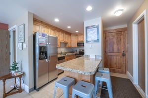 From a quick morning coffee to an aprèsski spread, the stylish kitchen and breakfast bar at Resort Plaza 5064 provide the perfect casual dining experience that makes this Park City vacation rental fe