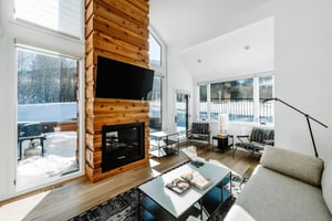Three Kings 80 sets the standard for modern mountain living with its soaring ceilings, sleek fireplace, and stylish décor — an unforgettable Park City vacation rental experience.