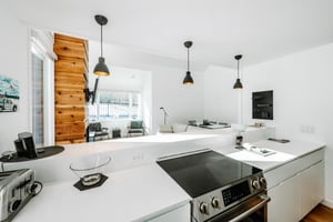 Three Kings 80 perfectly balances modern luxury and mountain character, with a sleek, fullyequipped kitchen that makes it one of the most desirable Park City vacation rentals for those who love to co