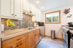 From the gorgeous stone backsplash to the ample counter space and natural light, the kitchen at Three Kings 93 has everything you need for a comfortable and memorable Park City lodging stay.