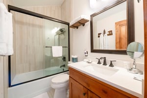 Clean, comfortable, and thoughtfully designed, the bathrooms at Three Kings 93 reflect the attention to detail and quality that make it one of the most trusted Park City lodging options available.