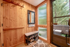 Three Kings 93 welcomes guests with a warm and functional woodpaneled mudroom entryway — a charming and practical feature that sets the tone for the cozy mountain atmosphere of this beloved Park City
