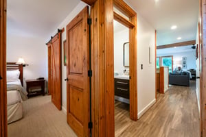 Three Kings 93 showcases beautiful craftsmanship throughout, with stunning knotty pine barn doors and warm wood details that carry the mountain character of this exceptional Park City vacation rental