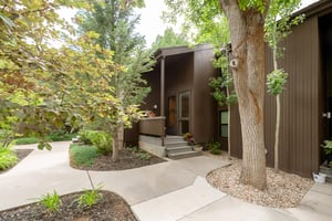 The beautifully landscaped exterior of Three Kings 93 creates an immediate sense of arrival and relaxation, setting it apart as a uniquely inviting Park City vacation rental nestled in a tranquil natu