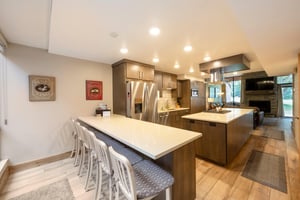 Pull up a stool and enjoy the view — the stunning kitchen and breakfast bar at Park Avenue 256 is where mornings come alive, adding effortless style and comfort to your Park City stay.
