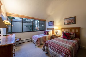 Plenty of room for the whole crew at Park Avenue 268. This charming twin bedroom offers room for everyone.