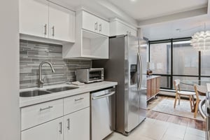 Modern design meets everyday functionality in the fully equipped kitchen at Park Avenue 296. Clean finishes and quality appliances make this Park City vacation rental one of the most wellappointed op