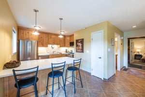 From breakfast to aprèsski snacks, the wellequipped kitchen and breakfast bar at Pay Day 183 keeps the whole group happy. The ultimate Park City vacation rental for those who love to gather with fri