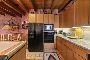 Modern appliances meet rustic mountain charm in the spacious kitchen at 1296 Pinnacle — a toprated Deer Valley lodging choice for families and groups seeking comfort and convenience.