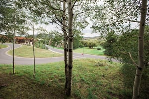 From the aspens to the rolling mountain meadows, the breathtaking natural beauty surrounding Temptation 8 makes this Park City lodging destination a comfortable retreat in every season — a true escape