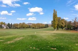 Three Kings 64 is perfectly situated alongside the lush fairways of Park Citys municipal golf course, where sweeping green landscapes and stunning mountain views create a serene and picturesque backd