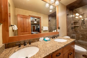Three Kings 65 doesnt skimp on the details — enjoy the elegance of a doublevanity bathroom with granite countertops.