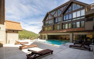 Resort Plaza 5004 guests enjoy access to this stunning outdoor pool and sundeck — making it the perfect destination for soaking up the Utah sunshine with breathtaking mountain views as your backdrop.