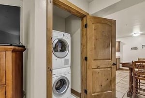 Convenient inunit laundry area in Jupiter Inn 11 keeps your vacation wardrobe fresh and ready.