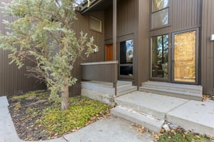 Tucked among tall pines in the Three Kings neighborhood, this Park City condo rental offers a quiet mountain setting just minutes from the resort base.