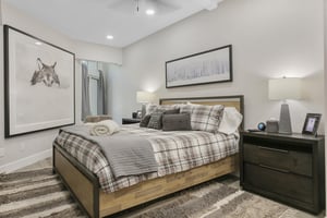 Sink into plush bedding and cozy linens after a day of adventure. This inviting master bedroom offers mountaininspired décor, thoughtful lighting, and a restful ambiance to help you recharge for tomo