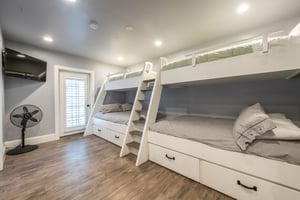 Resort Plaza 5000 sleeps up to 9 guests—the twinoverfull builtin bunk beds are thoughtfully designed to maximize space and comfort, making this one of the most familyfriendly Park City vacation re