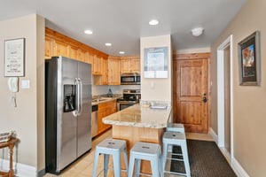 From a quick morning coffee to an aprèsski spread, the stylish kitchen and breakfast bar at Resort Plaza 5064 provide the perfect casual dining experience that makes this Park City vacation rental fe