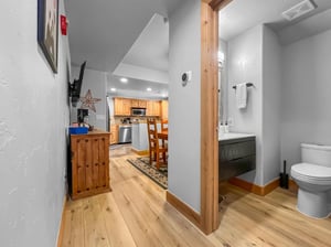 Welcome to this charming mountain retreat with warm wood floors, vaulted ceilings, and an open layout. The fully equipped kitchen flows into the cozy living space, with modern bathrooms and fresh towe