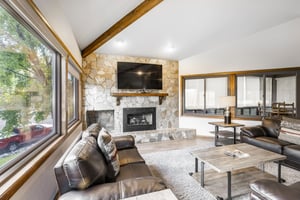 148 Webster Court HomeLiving room