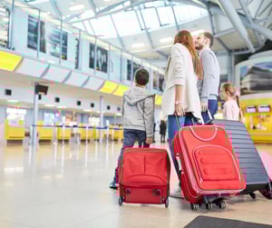 98310 Family With Luggage 1