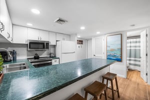 Holiday Surf and Racquet Unit 105 5