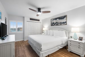 Holiday Surf and Racquet Unit 105 12