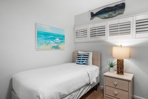 Holiday Surf and Racquet Unit 105 17