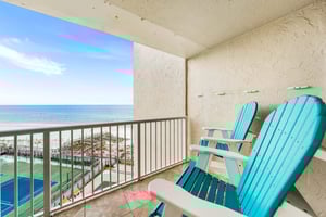 Holiday Surf and Racquet Unit 604 23