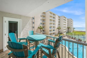 Holiday Surf and Racquet Unit 310 25