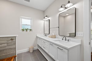 Via De Luna 220  Spanish Moss 16