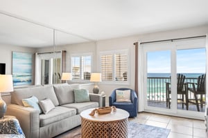 Holiday Surf and Racquet Unit 715 18