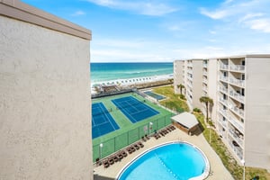 Holiday Surf and Racquet Unit 715 33