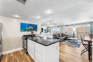 Holiday Surf and Racquet Unit 512 8
