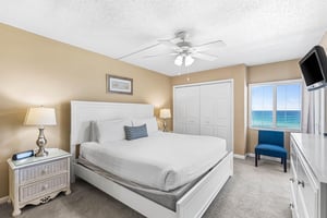 Holiday Surf and Racquet Unit 701 12