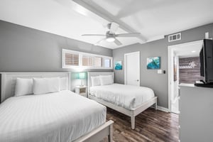 Holiday Surf and Racquet Unit 620 4