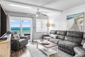 Holiday Surf and Racquet Unit 620 16