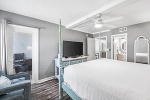Holiday Surf and Racquet Unit 620 19