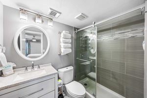 Holiday Surf and Racquet Unit 620 22