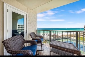 Holiday Surf and Racquet Unit 620 26