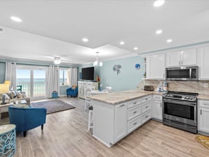 Holiday Surf and Racquet Unit 722 1