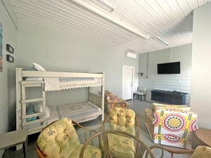 Ariola 1405  The Big Yellow Beach House 24