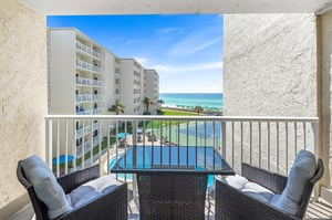 Holiday Surf and Racquet Unit 410 24
