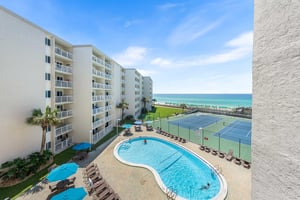 Holiday Surf and Racquet Unit 410 26