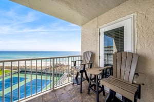 Holiday Surf and Racquet Unit 605 22