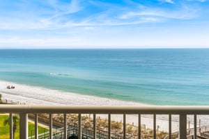 Holiday Surf and Racquet Unit 605 24