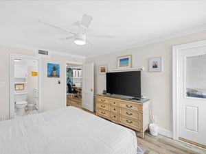 Holiday Surf and Racquet Unit 724 22