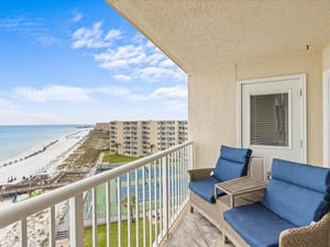Holiday Surf and Racquet Unit 724 26